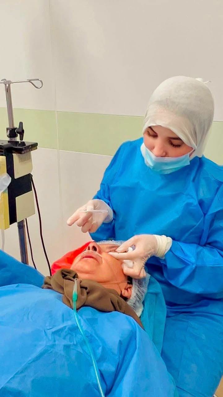عشرات العمليات الجراحية اليومية في كافة تخصصات طب وجراحة العيون